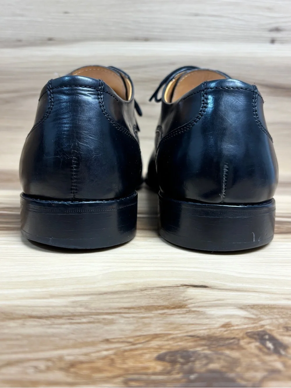 Johnston & Murphy dress shoes featuring smooth and textured leather size 11